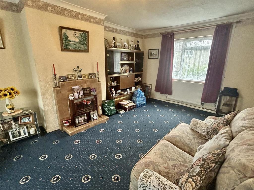 Bron Yr Ynn, Drefach, Llanelli 3 bed semidetached house for sale £