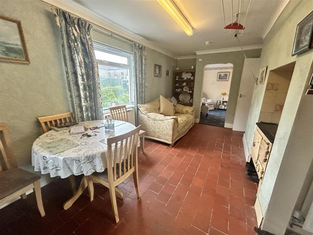 Bron Yr Ynn, Drefach, Llanelli 3 bed semidetached house for sale £