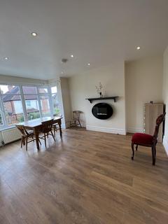 3 bedroom flat to rent, 24a Radnor Road, HA1