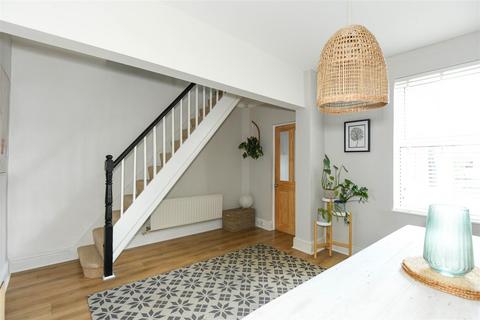 39 Gloucester Road, Trowbridge, BA14 0AB