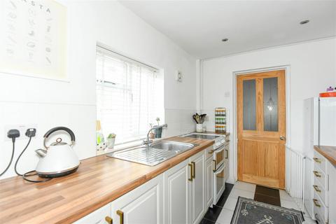 39 Gloucester Road, Trowbridge, BA14 0AB