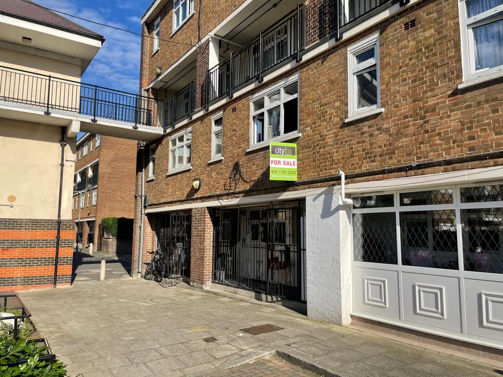 3 bed maisonette with garden for sale in E1