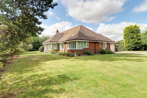 3 bedroom detached bungalow for sale, Stockbridge Road, Elloughton