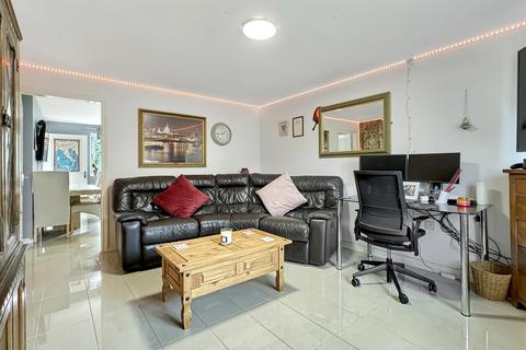 4 bedroom end of terrace house for sale, Ox Meadow, Cambridge CB25