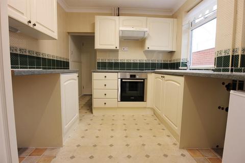 3 bedroom terraced house to rent, Stradbroke Road, Pakefield