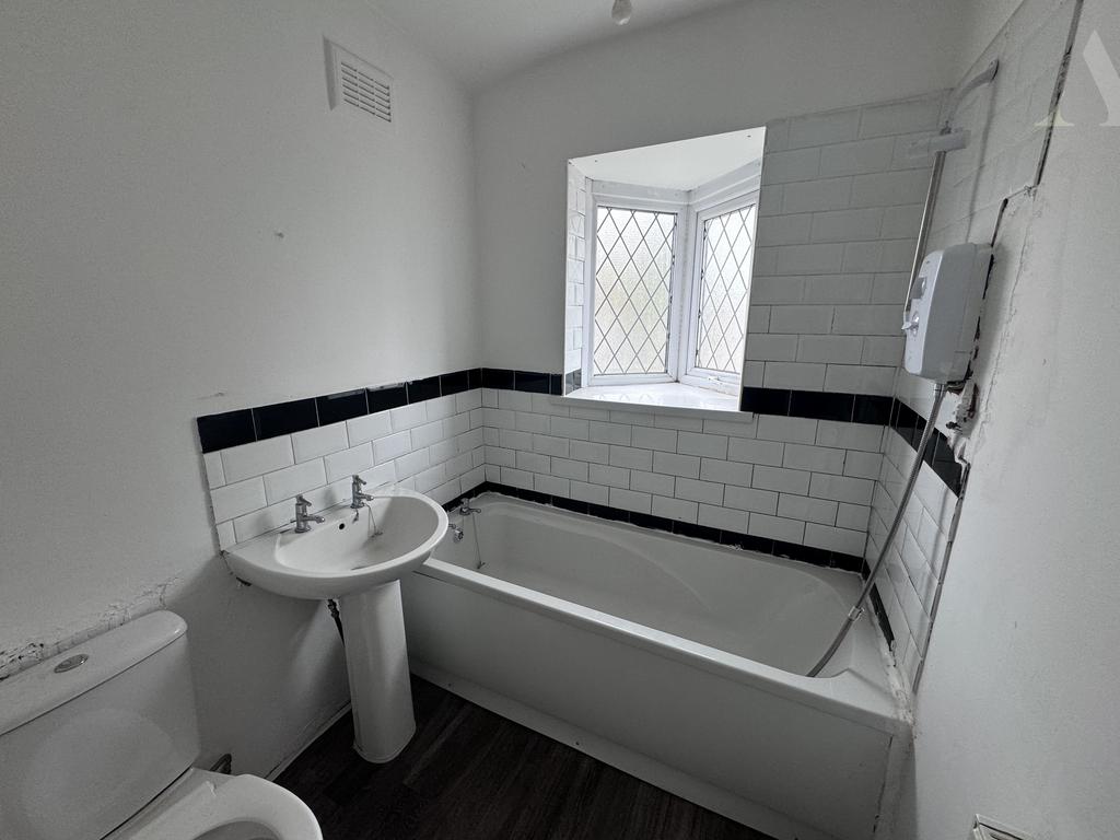 61 MAryland Avenue bathroom