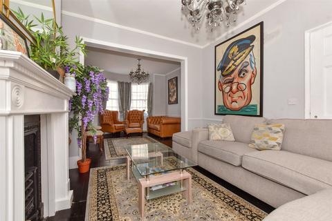3 Guildford Lawn, Ramsgate, CT11 9AY