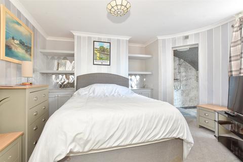 3 Guildford Lawn, Ramsgate, CT11 9AY