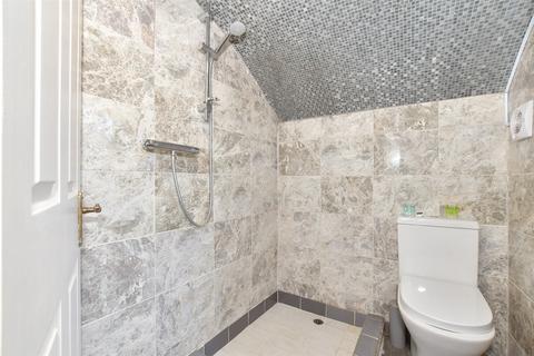 3 Guildford Lawn, Ramsgate, CT11 9AY