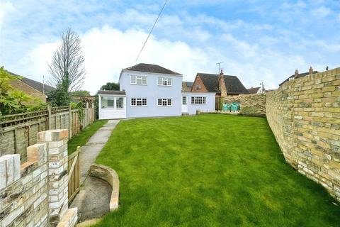 2 bedroom detached house to rent, Church Lane, Sittingbourne ME9