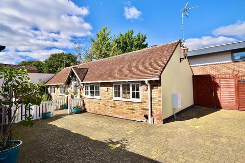 2 bedroom detached bungalow for sale, Hockliffe Street, Leighton Buzzard, LU7 1EZ