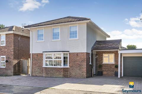 23 Lyons Drive, Guildford, GU2 9YP