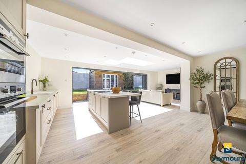 23 Lyons Drive, Guildford, GU2 9YP