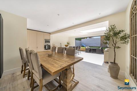 23 Lyons Drive, Guildford, GU2 9YP