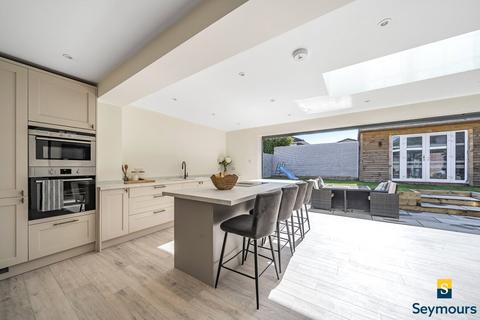 23 Lyons Drive, Guildford, GU2 9YP