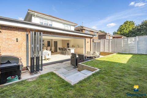 23 Lyons Drive, Guildford, GU2 9YP