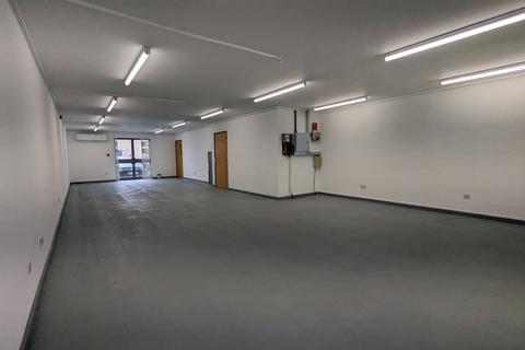 Industrial unit to rent, Unit 22 Boundary Business Centre, Woking, GU21 5DH