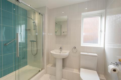 2 Newlyn Close, Orpington, BR6 9XN