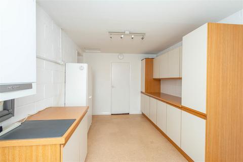 2 Newlyn Close, Orpington, BR6 9XN