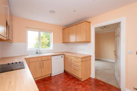 2 Newlyn Close, Orpington, BR6 9XN