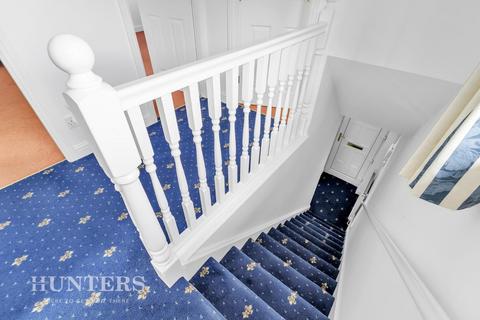 10 Chepstow Drive, Oldham, OL1 4TF