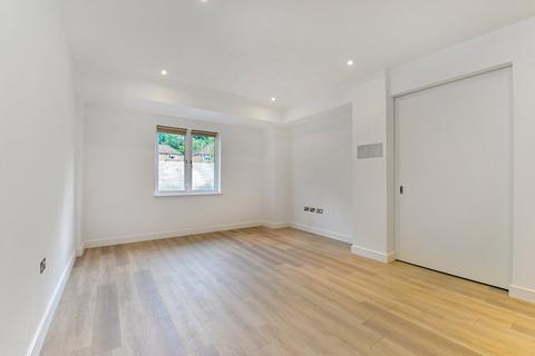 1 bedroom flat for sale, Weyside Park, Godalming GU7