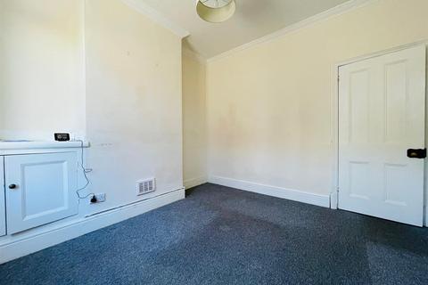 2 bedroom house to rent, Avenue Road Extension, Leicester