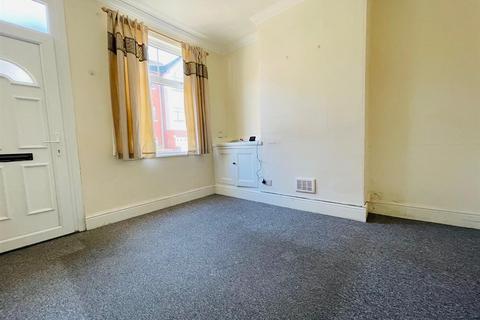 2 bedroom house to rent, Avenue Road Extension, Leicester