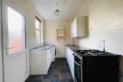 2 bedroom house to rent, Avenue Road Extension, Leicester