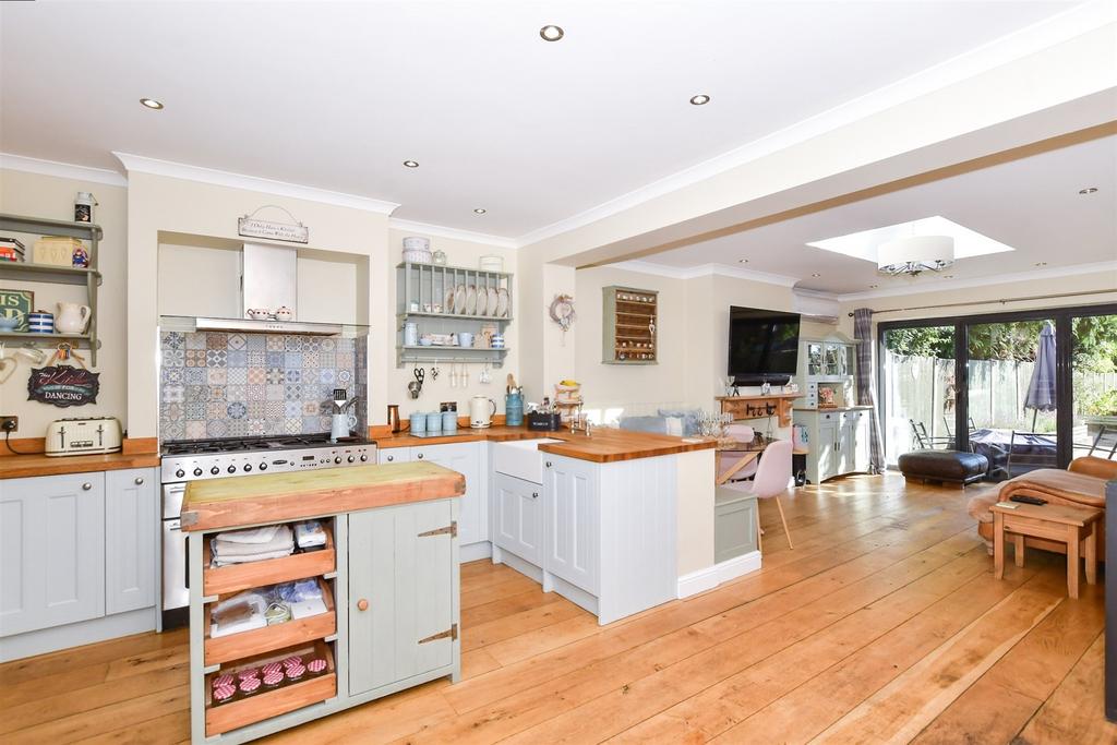 Kitchen/Dining Area