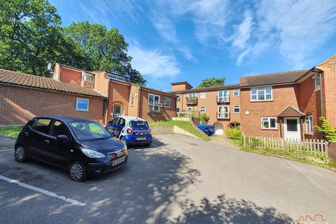 15 Apple Trees Place, Woking, GU22 0HD