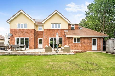 4 bedroom detached house for sale, Common Road, Chandler's Ford