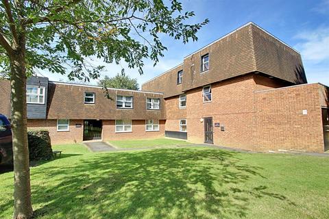 Studio for sale, Windsor Close, Bovingdon, Hemel Hempstead