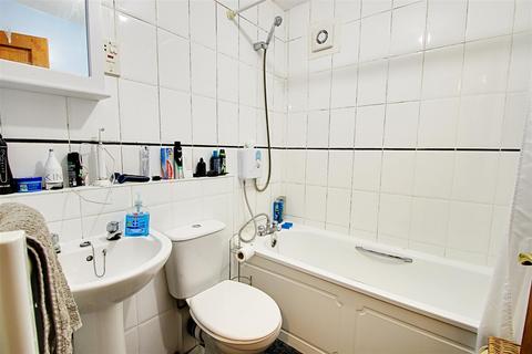 Studio for sale, Windsor Close, Bovingdon, Hemel Hempstead