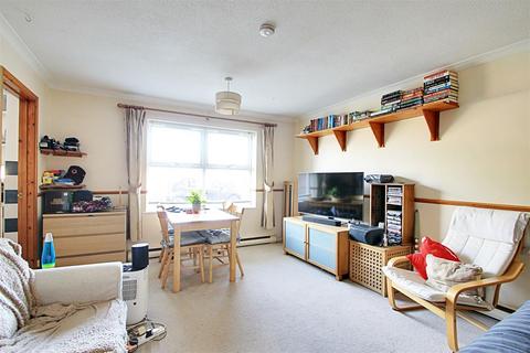 Studio for sale, Windsor Close, Bovingdon, Hemel Hempstead