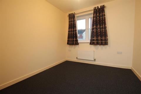 2 bedroom flat to rent, Dixon Close, Redditch, B97 6AJ