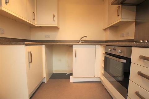 2 bedroom flat to rent, Dixon Close, Redditch, B97 6AJ