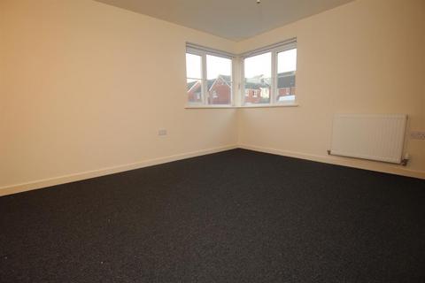 2 bedroom flat to rent, Dixon Close, Redditch, B97 6AJ