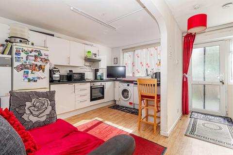 2 bedroom flat for sale, The Green, Kings Norton, Birmingham. B38