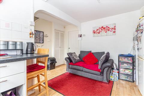 2 bedroom flat for sale, The Green, Kings Norton, Birmingham. B38