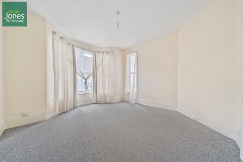 2 bedroom flat to rent, Thorn Road, Worthing, West Sussex, BN11