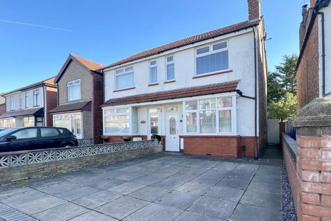 3 bedroom semi-detached house to rent, Southport PR9