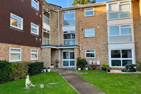 2 bedroom flat for sale, High Road, Bushey WD23