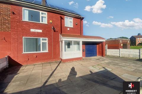 3 bedroom end of terrace house to rent, Plowden Road, Manchester M22