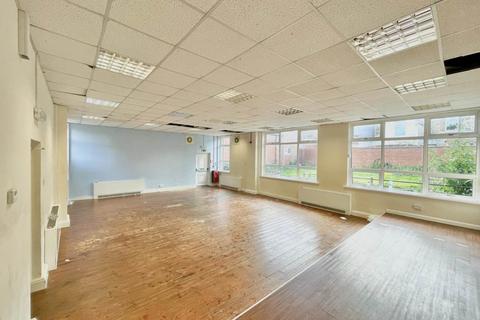 Office to rent, Gladstone Terrace, Gateshead NE8