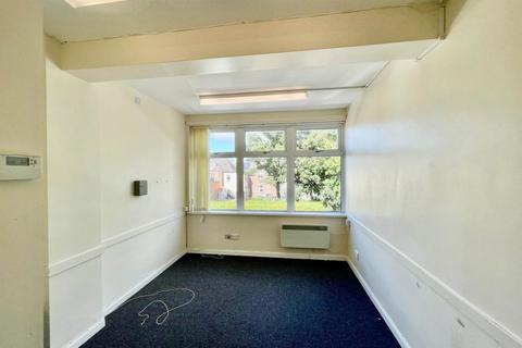 Office to rent, Gladstone Terrace, Gateshead NE8