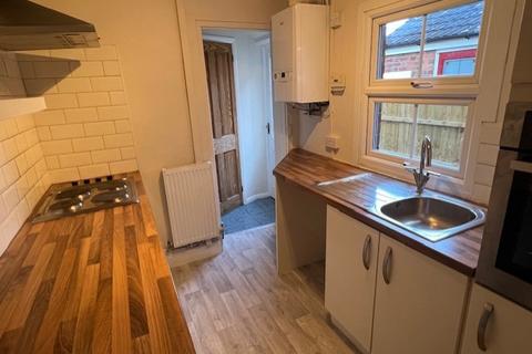 3 bedroom terraced house to rent, Woolhope Road, Worcester WR5