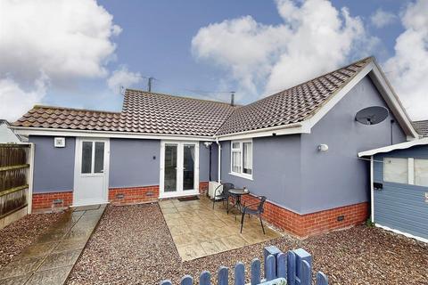 1 bedroom detached bungalow for sale, Fakes Road, Hemsby