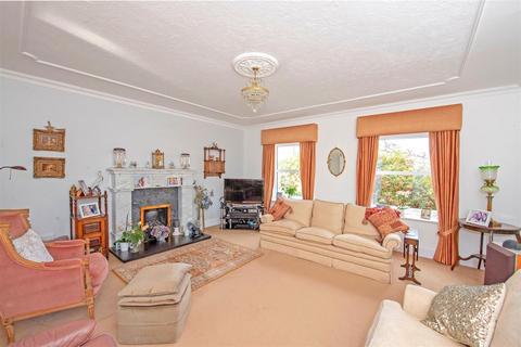 4 bedroom detached house for sale, 19 Averil Vivian Grove, Sketty, Swansea