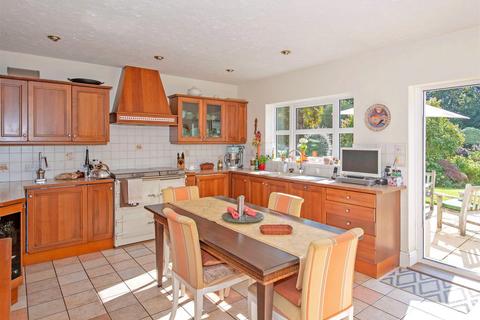 4 bedroom detached house for sale, 19 Averil Vivian Grove, Sketty, Swansea